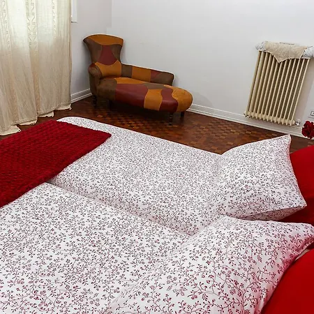 Bed and breakfast 23 *