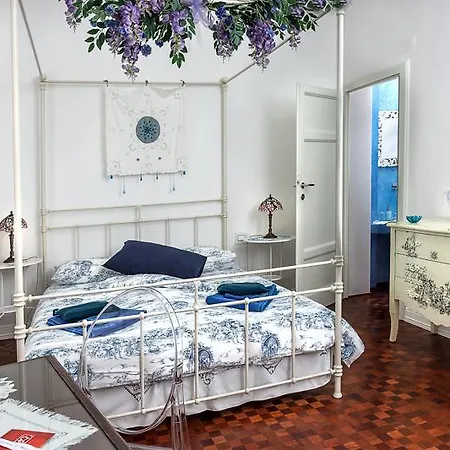 23 Bed & Breakfast *